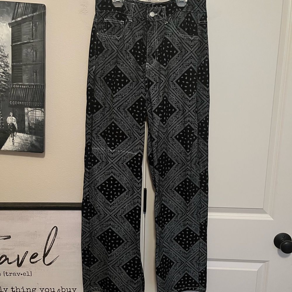Black and white comfy and stretchy bandanna design cute pants